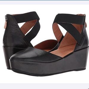 Gentle Souls by Kenneth Cole Nyssa